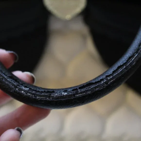 BETSEY JOHNSON BLACK & WHITE HEART PURSE - Picture 3 of 11